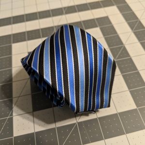 Geoffrey Beene striped blue tie 100% silk